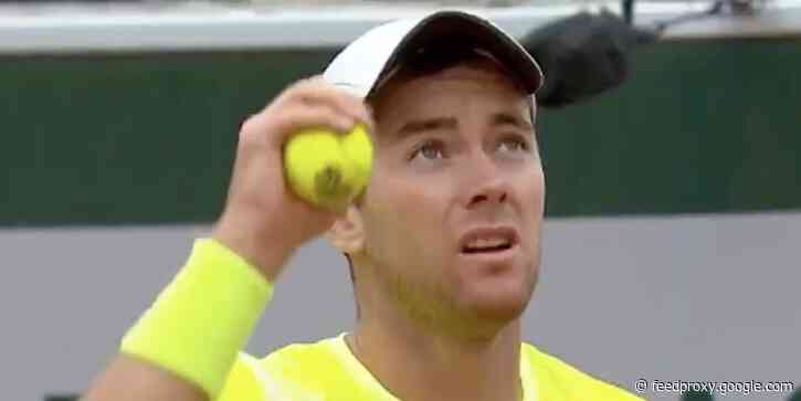 Here's what it sounds like when a fighter jet's sonic boom interrupts your tennis match