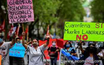 Enfermeros de Buenos Aires marchan por aumento salarial en plena pandemia - El Comercio (Ecuador)