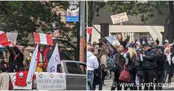 Anti-Mask Protests Are Taking Over Toronto Streets Right Now (PHOTOS) - Narcity Canada