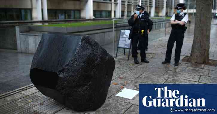 Greenpeace drops 1.5-ton rock outside Defra HQ in fishing protest