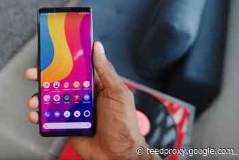 Sony Xperia 5 II gets reviewed (Video)