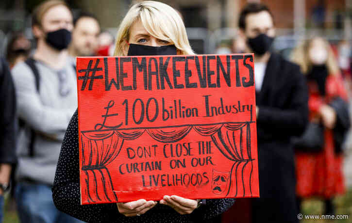400 musicians take part in moving musical protest in Parliament Square in support of freelance musicians
