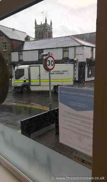 Bomb squad called to Little Lever street