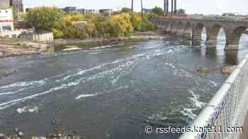 Rare occasion draws crowds to Mississippi River in Minneapolis