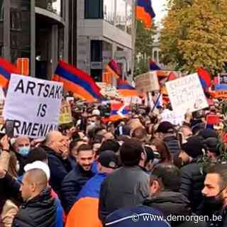 Honderden Armeniërs betogen in Brussel alsof Covid-19 niet bestaat