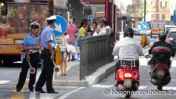 Modena, sessantenne in moto investe bambino sulle strisce e scappa: rischia tre anni - La Repubblica