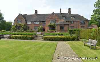 1,300 jobs to go at National Trust to save £100m