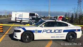 2 dead, 6 injured in major crash in Mississauga