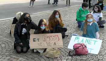 FORLI': I giovani di Fridays for Future tornano in piazza per scioperare a favore del clima | VIDEO - Teleromagna24