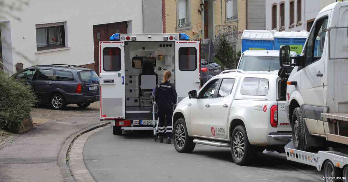 Schwalbach: Unfall in Mozartstraße in Elm - Arbeiter ins Krankenhaus gebracht - sol.de