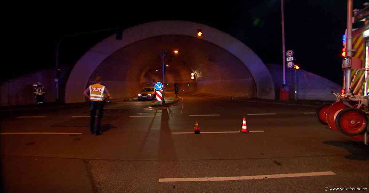 Fotos: Unfall in Bernkastel-Kues: Auto bei Burgbergtunnel in die Mosel - Trierischer Volksfreund
