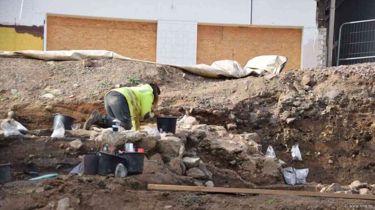 Archäologen legen Gebäudereste in Homberg frei - hna.de