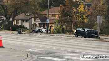1 dead, man and woman seriously hurt in Mississauga crash, injured man arrested
