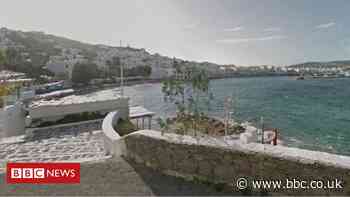 Covid: Warrington woman fined £1,000 for failing to quarantine - BBC News