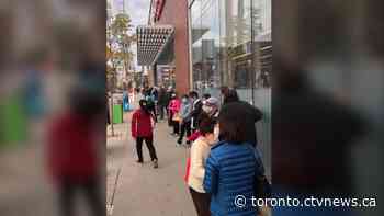 Toronto pharmacies flooded with requests for flu shots amid second wave of COVID-19
