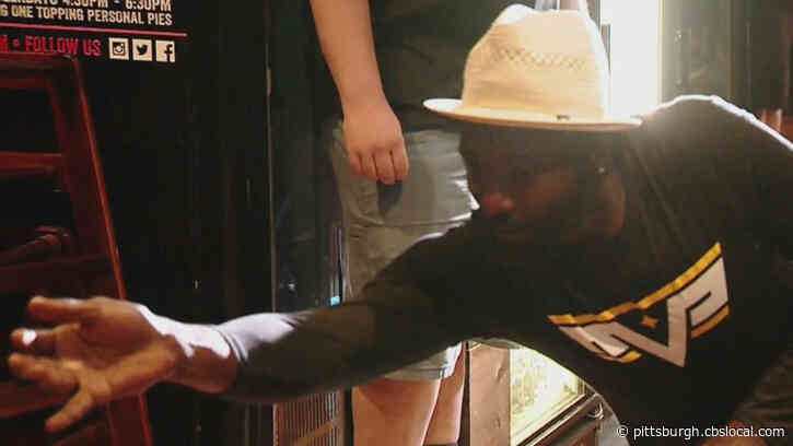 Santonio Holmes Meets With Steelers Fans At Sickle Cell Awareness Event
