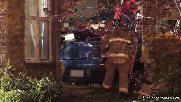 Speed potentially to blame after vehicle crashes into Calgary apartment