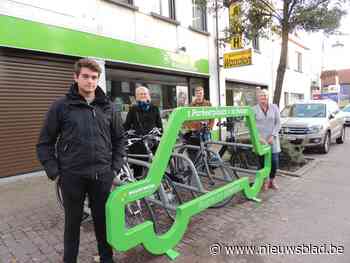 Dennis en Robbert maken mobiel fietsrek dat zo groot is als een auto