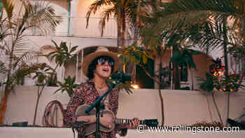 LP Releases Acoustic Performance Video for ‘The One That You Love’