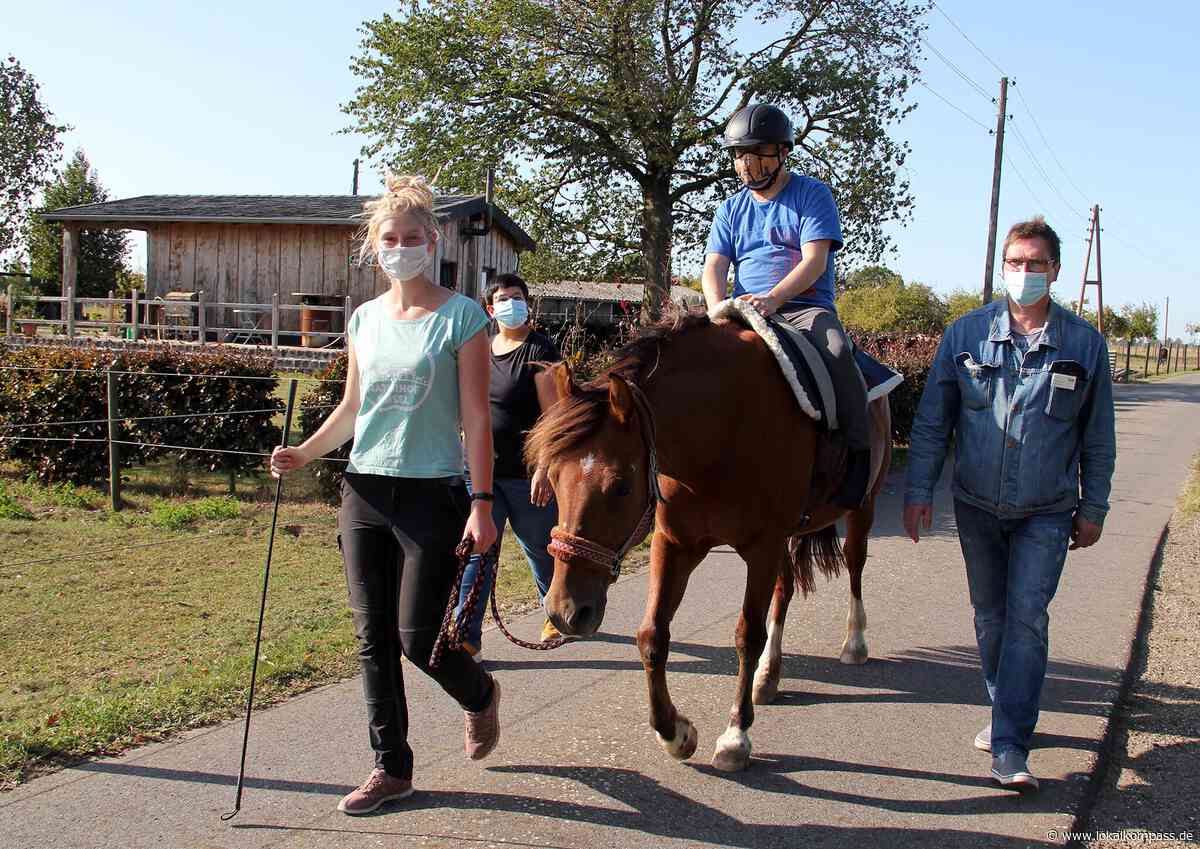 Menschen mit Behinderung aus Kevelaer reiten auf dem Uedemer Naturhof Kirsel: Auf dem Pferderücken das Glück finden - Lokalkompass.de