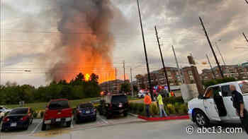 Massive fire burns Katy apartment complex construction site - KTRK-TV