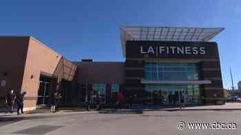 Long lines at Markham gym spark fears members from Toronto are skirting COVID-19 restrictions