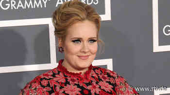 Schlanke Adele zeigt sich in Kleid von 2016 - jetzt kann sie darin schwimmen - RTL Online