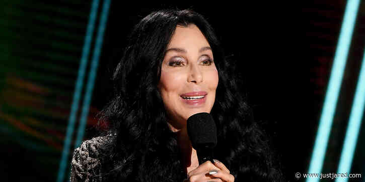 Cher Presents Garth Brooks With Icon Award at Billboard Music Awards 2020