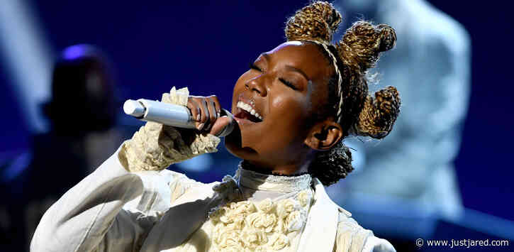 Brandy Performs Medley of New Songs at Billboard Music Awards 2020 - Watch!