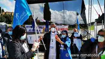 Sanità, al Circo Massimo la protesta di oltre duemila infermieri: "Contratto autonomo e più soldi"