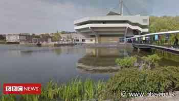 Covid: York self-isolating students told 'wait behind in fire'