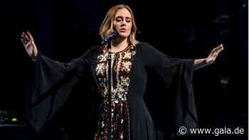 Adele: Sie feiert ihren neuen Look im alten Glastonbury-Kleid - Gala.de