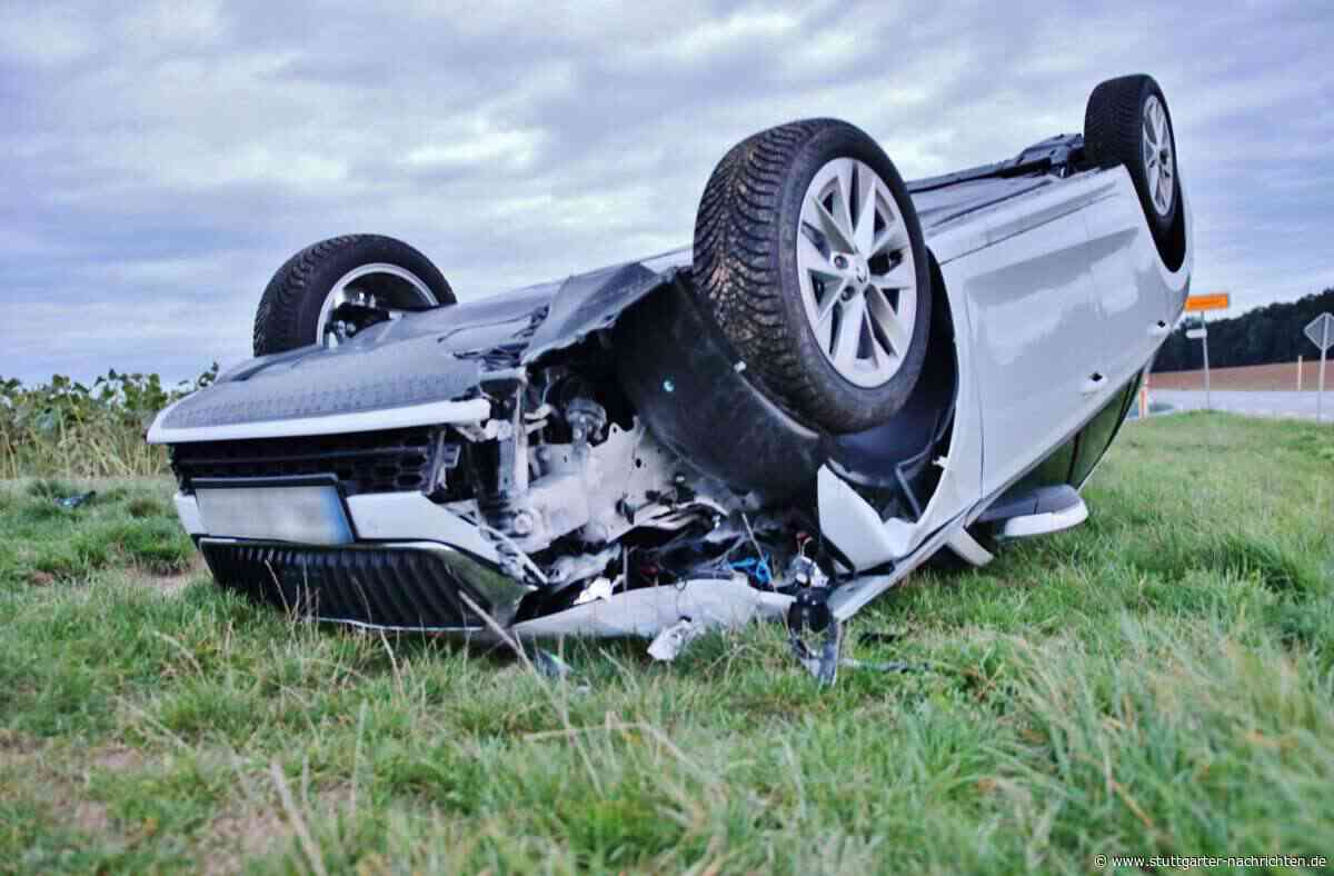 Schwerer Unfall bei Affalterbach - Autofahrer prallt gegen Betonpoller und überschlägt sich - Stuttgarter Nachrichten