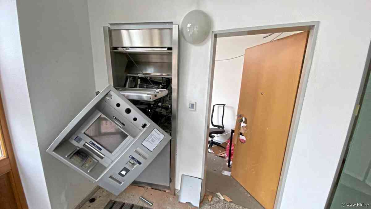 Geldautomat in Limbach-Oberfrohna gesprengt - Täter auf der Flucht - BILD