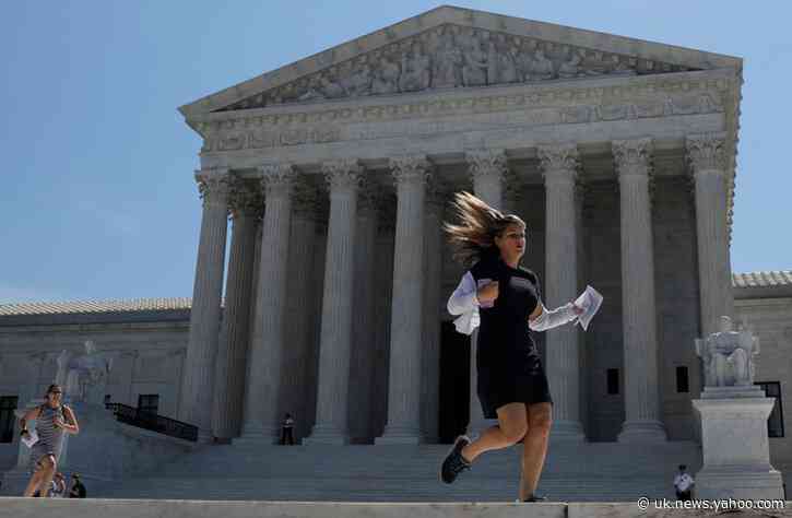 U.S. Supreme Court to hear Trump bid to exclude illegal immigrants from representation
