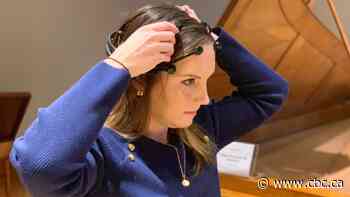 Artist plays music on synthesizer using only her mind
