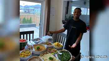 14-year-old 's Thanksgiving feast goes viral on Twitter with more than 787,000 likes