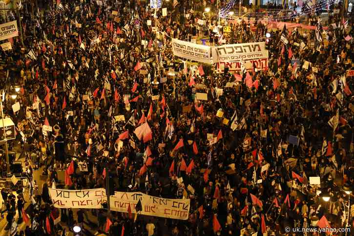 As lockdown eases, Israelis again gather against Netanyahu