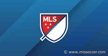 YELLOW CARD: Mauricio Pineda, Chicago Fire - 22nd minute