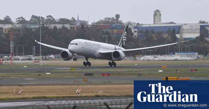 Immigration minister points finger at Victoria over New Zealand travellers