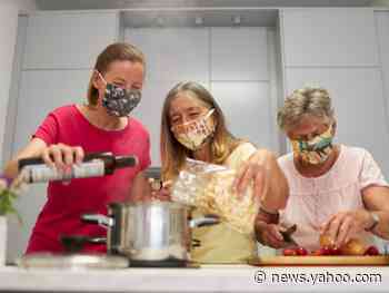 Coronavirus social bubbles might pop this winter. Here's why small gatherings aren't as safe as you may think.