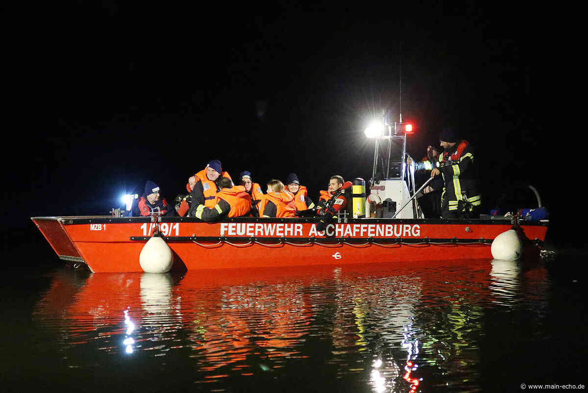 Aschaffenburg: Feuerwehr übt nächtlichen Einsatz auf dem Main mit Tauchern und Booten - Main-Echo