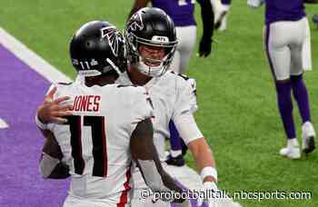 Matt Ryan throws for 371 yards, four TDs to get Falcons in win column