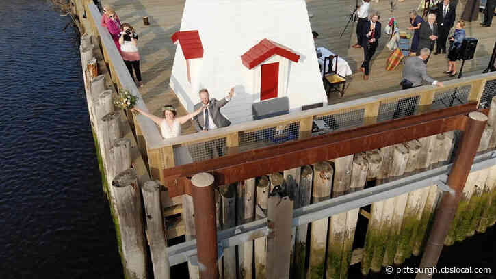 COVID Love: Couple Gets Married At US-Canada Border So Family Can Attend