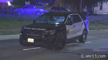 Houston police officer injured in overnight crash - KTRK-TV