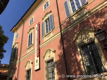 A spasso nella storia e dei personaggi di Modena con gli itinerari in centro - Modena 2000