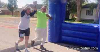 Marathoner limping in pain gets help from prisoner on work release to finish race