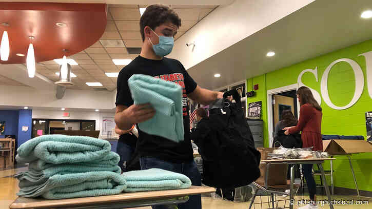 Elizabeth Forward High School Students Buy And Decorate Duffel Bags For Foster Children