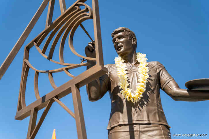 New statue in Dana Point honors SURFER magazine founder John Severson