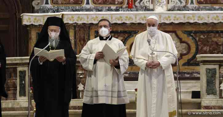 Masked pope, faith leaders pray for peace and pandemic’s end